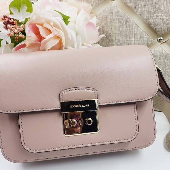 *SOLD*Michael Kors💝Pink💝Leather Crossbody Bag - Picture 3 of 8